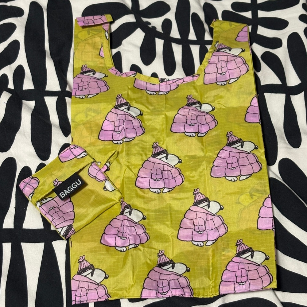 BABY BAGGU Snoopy PufferReusable Bag Used in great condition.
